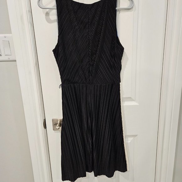 Armani NEW Beautiful Dress - Picture 2 of 5